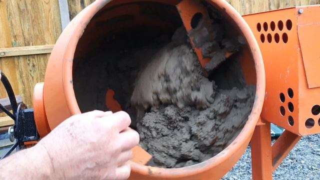 How to mix bricklayers mortar #diy #bricklaying #bricklayer смотреть онлайн
