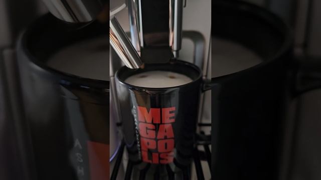 De'Longhi ELETTA Explore ☕️? - Холодный латте маккиато с миндальным молоком ? смотреть онлайн