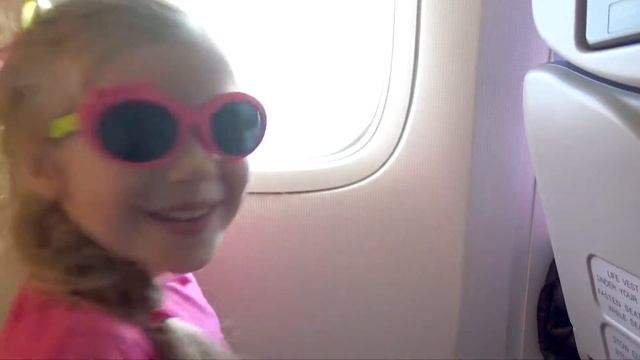 Взлет самолета... Куда летит ЛюДочка? Takeoff from Domodedovo Airport. Where does LuDochka go? смотреть онлайн