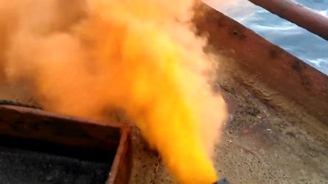 Морская дымовая шашка сигнальная оранжевого дыма смотреть онлайн