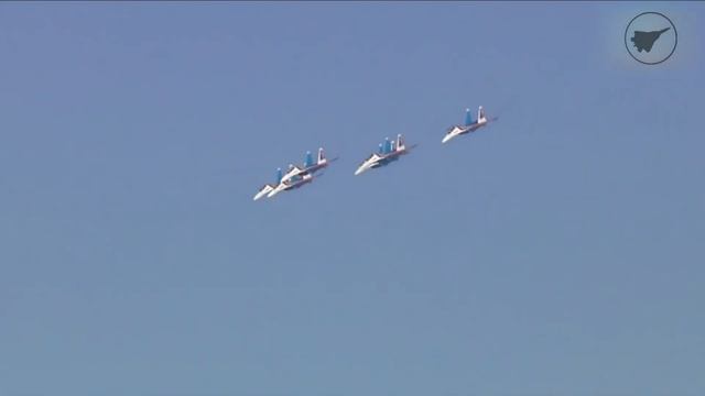 Русские Витязи показали класс на авиасалоне Dubai AirShow 2021 | Russian Knights Dubai AirShow 2021