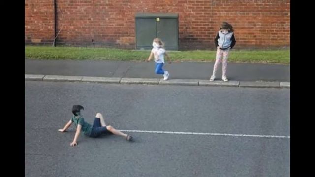 Shocking pictures of children risking death by playing in oncoming traffic смотреть онлайн