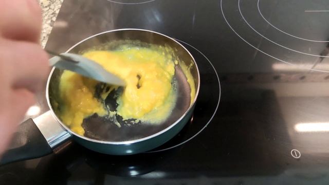 Яичница Болтушка, Болтунья или Скрэмбл из Утиного Яйца. С труфлями. Школа Повара смотреть онлайн