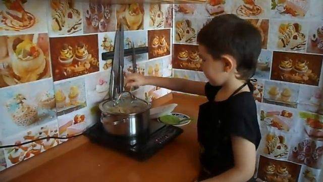 Грибной суп из шампиньонов. Готовят дети. смотреть онлайн