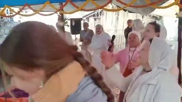 Поем киртан-На всю деревню! смотреть онлайн