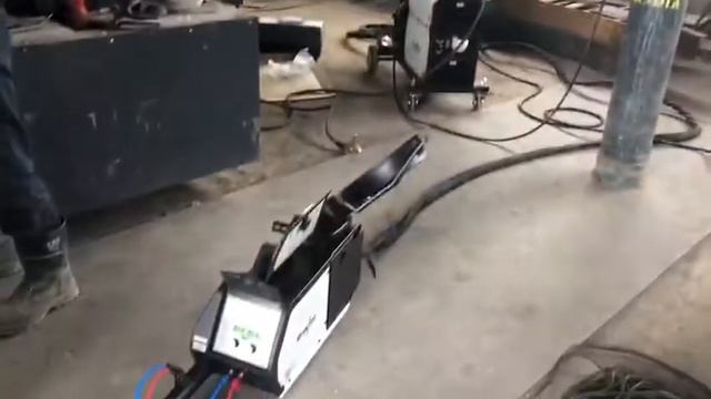 Отработка режимов сварки вертикальных швов на каретке CS-100C смотреть онлайн