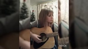 У Алёны карие глаза