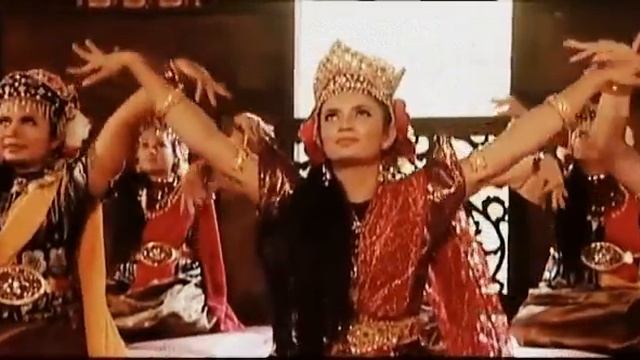Malay Traditional Dance - Tarian Asyik (Asyik Dance) របាំម៉ាឡេ ระบำมลายู смотреть онлайн