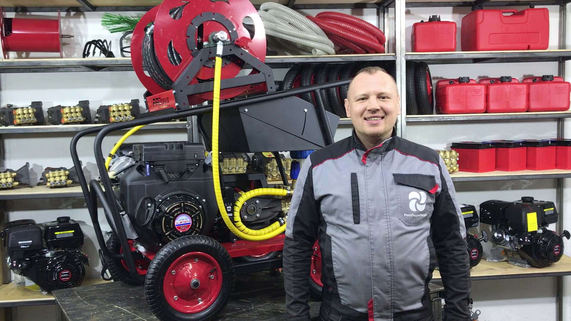 PROteus F 120/50 - Гидроструйный аппарат с итальянским насосом и РВД 60 м на мобильной раме