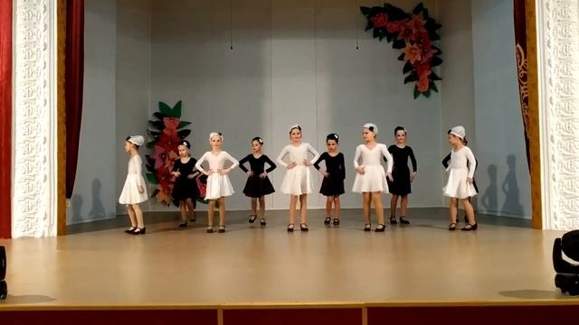 Ансамбль танца "Конфети" - танец "Кнопочки баянные" смотреть онлайн