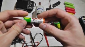 КАК ЗАРЯЖАТЬ ПАЛЬЧИКОВЫЕ АККУМУЛЯТОРЫ АА и ААА Ni Mh Ni Cd - обычное и умное зарядное устройство