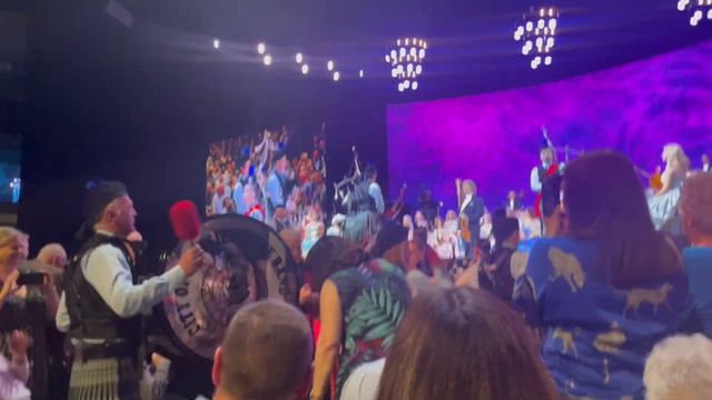 Scotland The Brave - André Rieu & his Johann Strauss Orchestra (ft. The City Of Sheffield Pipe Band смотреть онлайн