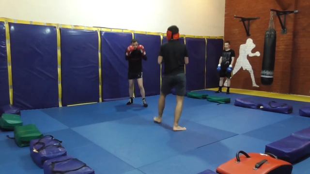 Кикбоксинг Бокс Спарринги "Алмаз" Бойцовский Клуб. 6 пара. смотреть онлайн