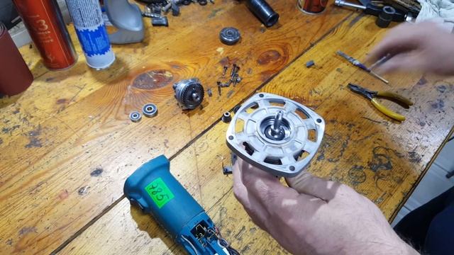 Ремонт Болгарки (УШМ) Makita 9558 HN - Замена подшипников смотреть онлайн