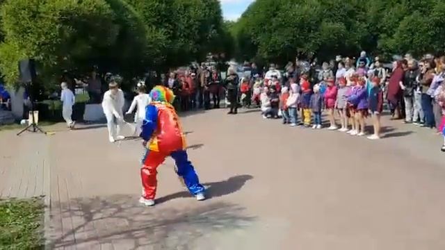 ВЕСЁЛЫЕ СКАКАЛКИ смотреть онлайн