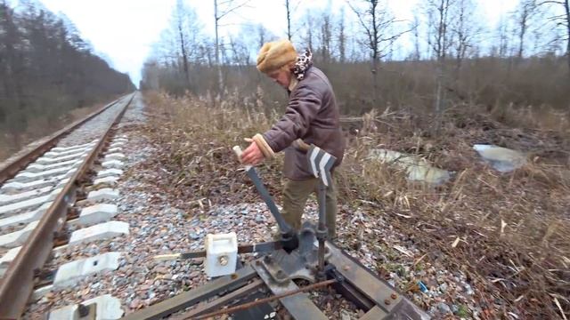 На_Электро-Дрезине_в_Припять__Часть-2_?_Толстый_Лес_вырос_н смотреть онлайн