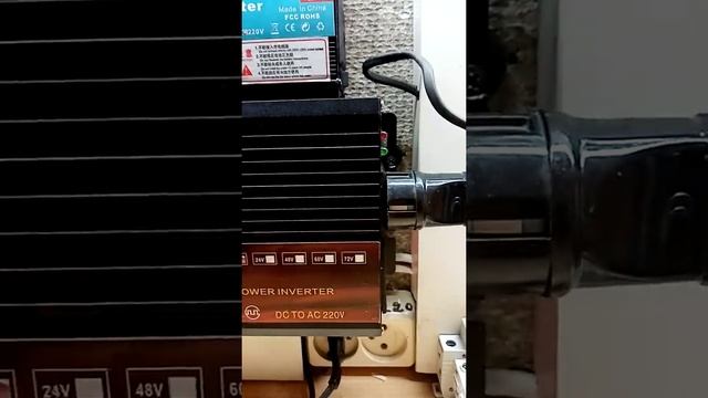Обзор. Инвертора ,12v на 220 v (работа после ремонта) смотреть онлайн