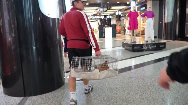 ДЕРЕВЕНЩИНА В САМОМ ДОРОГОМ ОТЕЛЕ МОСКВЫ ЧЕЛЛЕНДЖ смотреть онлайн