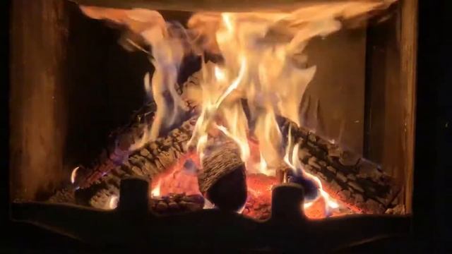 2 HOURS of 4K Relaxing FIREPLACE with crackling sounds 2021|Успокаивающий камин ? смотреть онлайн