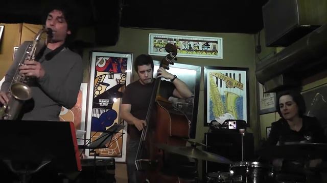 LUCÍA MARTÍNEZ CUARTETO - Disponibilidade Para Os Delirios (A Coruña, jazz Filloa 28.12.11) [HD] смотреть онлайн