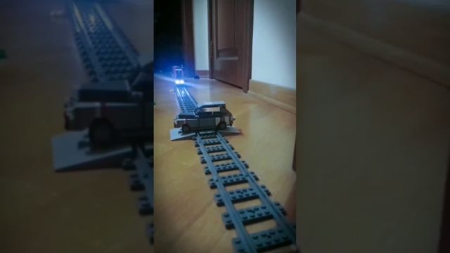 ВЫЛЕЗАЙ ЭЛЬДАР! Крушение автомобиля поездом! #shorts #дтп2022 #лего #топ #lego #чутьнеумер #авария смотреть онлайн