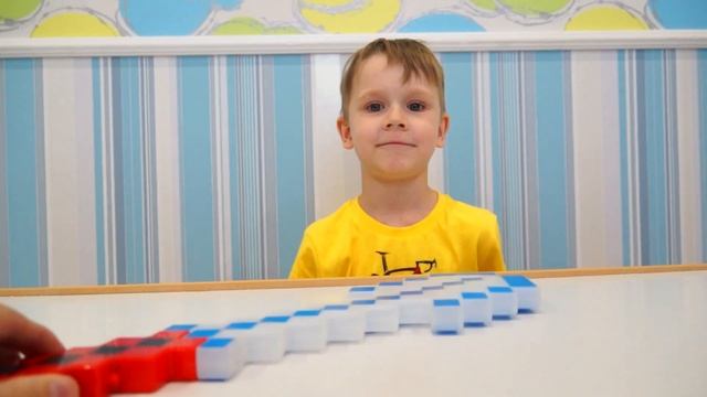 Макс превращает маленькие майнкрафт игрушки в большие смотреть онлайн