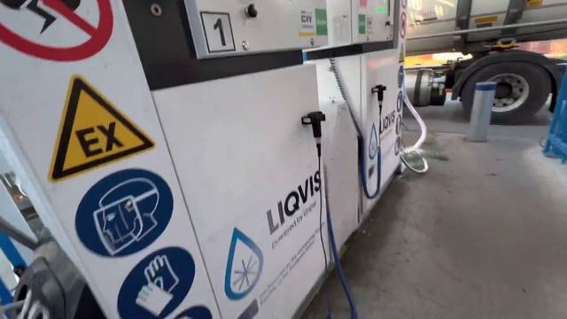 Заправка фуры ГАЗОМ LNG смотреть онлайн