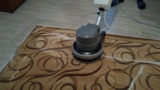 Химчистка ковра при помощи однодисковой роторной машины смотреть онлайн