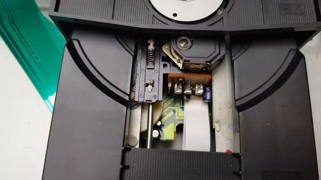 How to clean a laser of a CD player смотреть онлайн