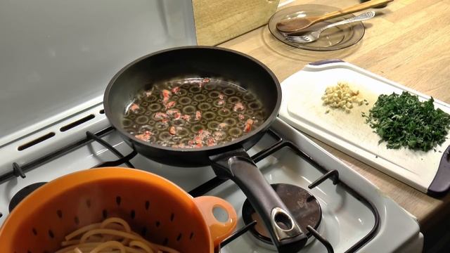 Макароны с петрушкой и чесноком..Совсем недорого и очень вкусно! смотреть онлайн