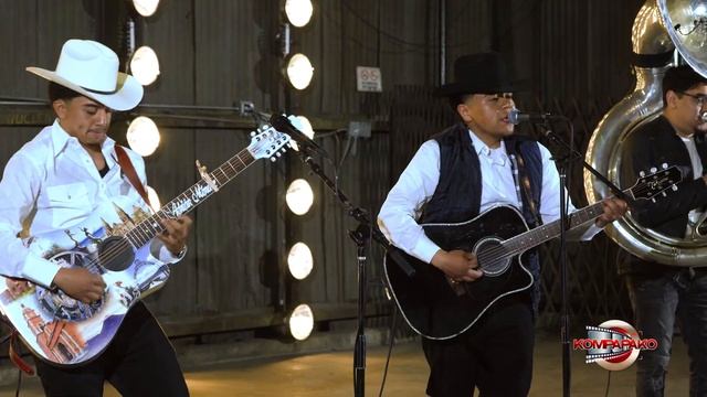 Adrian Mendez Y Los De La Perla- El Pwee [Inedita En Vivo] 2023 смотреть онлайн