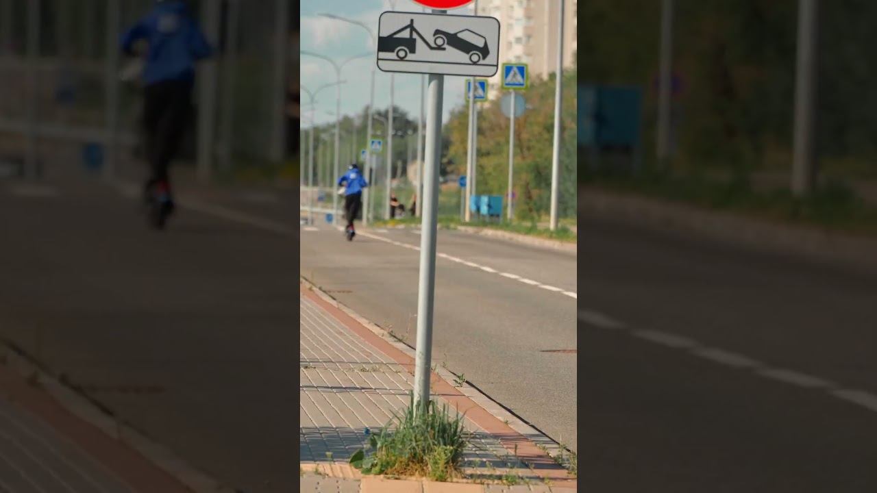 Электросамокат обогнал мотоцикл... почти смотреть онлайн