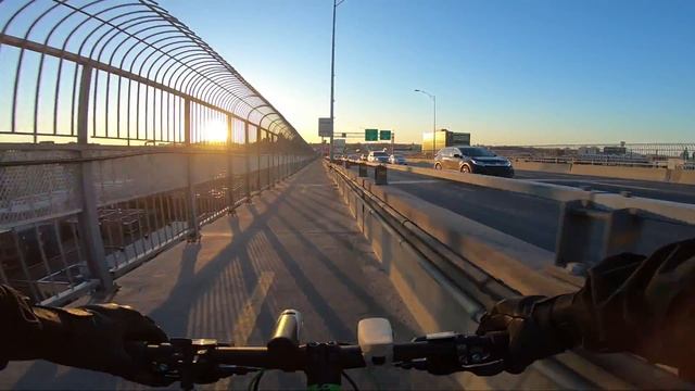 Montreal Spring 2018 bicycle ride: Jacques Cartier Bridge, Old Port, Lachine Canal [Extended] смотреть онлайн