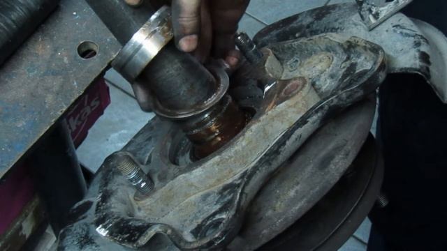 Тойота Ленд Крузер Прадо (Toyota Land Cruiser Prado).Замена ступицы полуоси.Пошаговая инструкция. смотреть онлайн