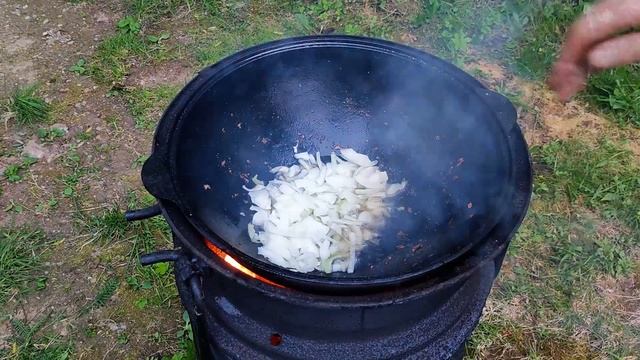 This is how potatoes were prepared on campaigns and hunting in a cauldron - I share the recipe смотреть онлайн