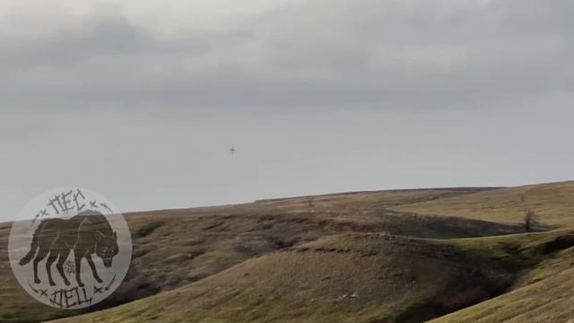 Штурмовик Су-25 "Оркестра" работает по позициям противника на бахмутском направлении. смотреть онлайн