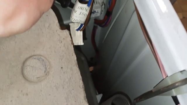 ПЕРЕСТАЛА ВКЛЮЧАТЬСЯ СТИРАЛЬНАЯ МАШИНА АРИСТОН ХОТПОИНТ. ДВЕРЦА НЕ ОТКРЫВАЕТСЯ. ОШИБКА F12? МОДУЛЬ? смотреть онлайн