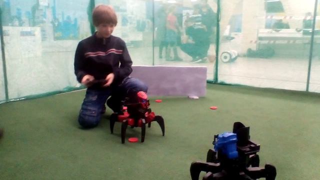 Радиоуправляемый боевой робот-паук Keye Toys Space Warrior смотреть онлайн