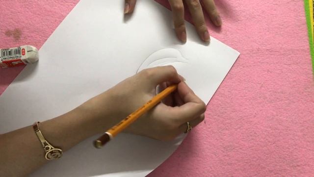 Канал MakeU Смоделируйте, как очень быстро и легко нарисовать банан бабушке и дедушке на Новый год смотреть онлайн