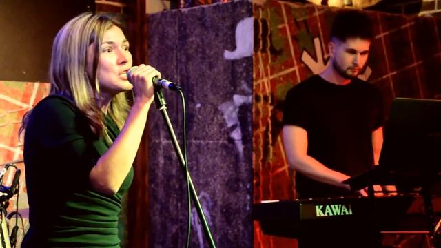 Ежевика Сон Live in the ''Glastonberry'' club смотреть онлайн