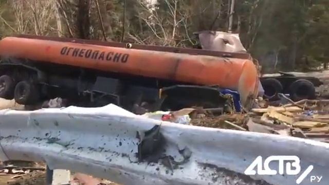 Два человека пострадали в опрокинувшемся бензовозе на Ловецком перевале смотреть онлайн