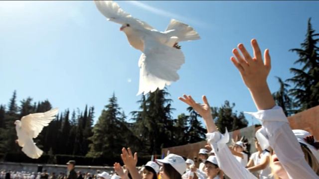 СВАО, район Северный. Екатерина Жулина читает отрывок из поэмы Роберта Рождественского «Реквием». смотреть онлайн