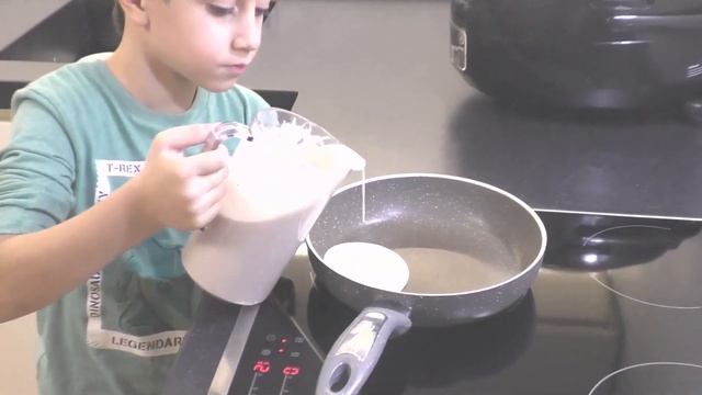 БАНАНОВЫЕ ПАНКЕЙКИ❗??Recipes for Kids_BANANA PANCAKES?Быстро и вкусно?? смотреть онлайн
