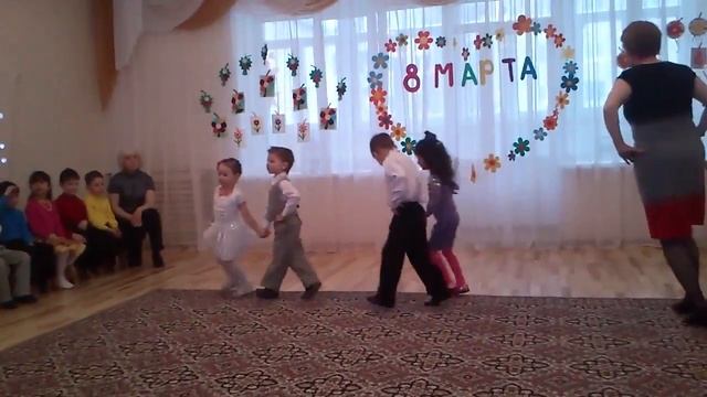 Ещё в самом детстве я начала заниматься танцами. Подарок на 8 марта для наших любимых мам! смотреть онлайн