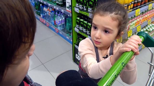 Камиль ПЕРЕПУТАЛ Покупки! Что нас ЖДЕТ на УЖИН? Видео для детей kids children смотреть онлайн