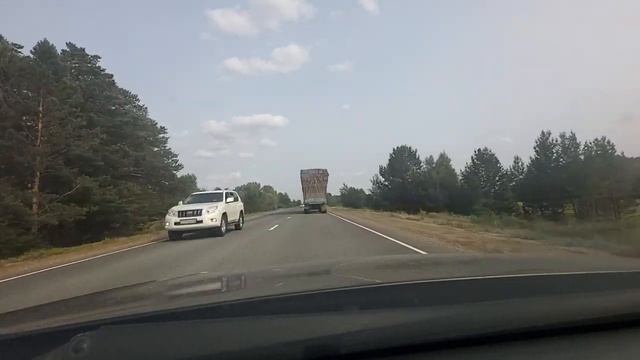 Трасса Павлодар-Семей. Обгон Камаз с сеном. смотреть онлайн