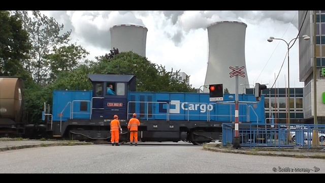 Železniční přejezd Chvaletice ul. Průmyslová (ECHVA) #1 ( vlečka / výstražníky AŽD 71 ) │ 15.7.2019 смотреть онлайн