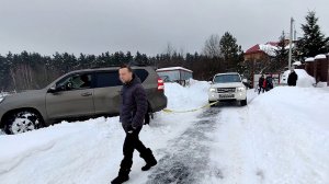 Toyota Prado 150 по глубокому снегу Mitsubishi Pajero 4 пришёл на помощь