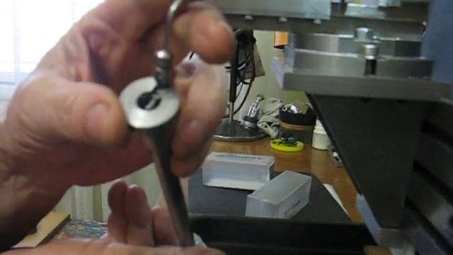 Устройство центроискателя с неподвижной индикаторной головкой смотреть онлайн