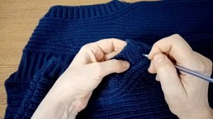 Жилет, связанный полупатентной резинкой.